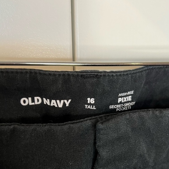 B15.31 Old Navy HIGH-RISE PIXIE SECRET-SMOOTH POCKETS Black 16 Tall - Picture 3 of 3